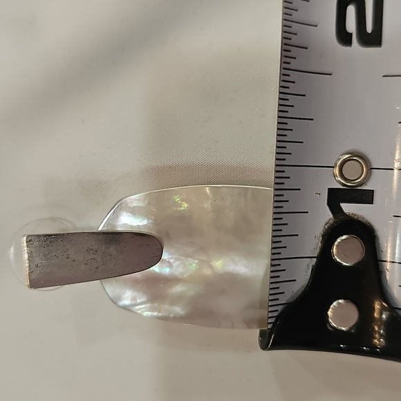 Kendra Scott Aragon Silver statement earrings in ivory mother of pearl - Picture 4 of 4